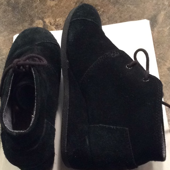 Toms - Picture 2 of 8